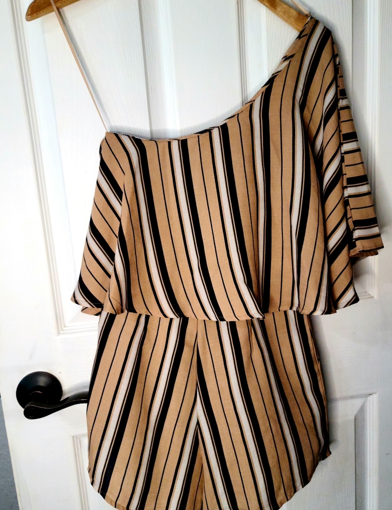 Romper - Picture 3 of 4
